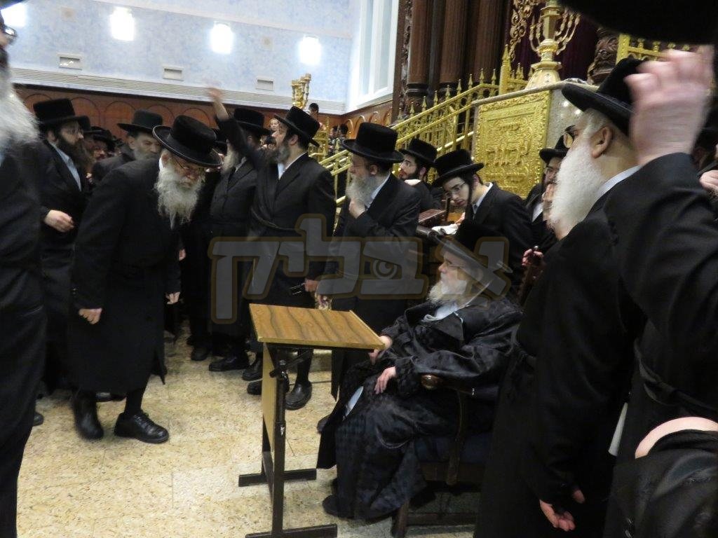מסע הלוויית וניחום אבלים בפטירת הרבנית מבילגורייא ע"ה אמא של להבלחט"א האדמו"ר מבעלזא