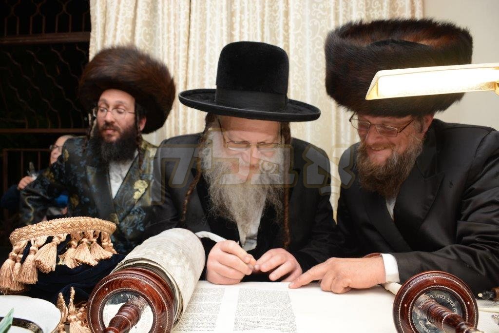 Main image for הכנסת ספר תורה צו בית המדרש תפארת יצחק ספינקא בני ברק