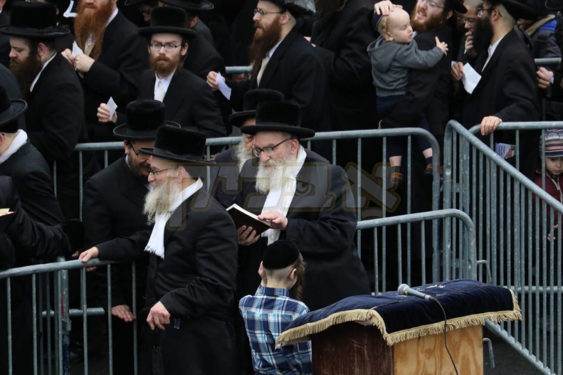 Main image for יו"ט פסח בחצר הקודש סקווירא חלק א' בילדער יוסי פלער