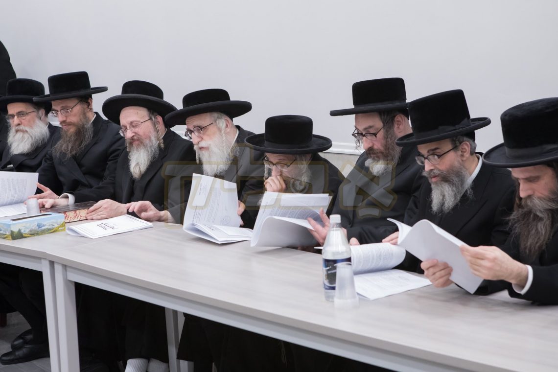 אסיפה אין לשכת התאחדות הרבנים אין ליכט פון די פירצה איבער ביטול קידושין