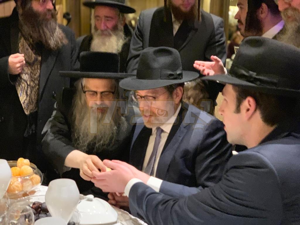 כ"ק אדמו"ר מ'סאטמאר שליט"א ביים שמחת השבע ברכות לבת הנגיד ר' ראובן וואלף אין פלעטבוש