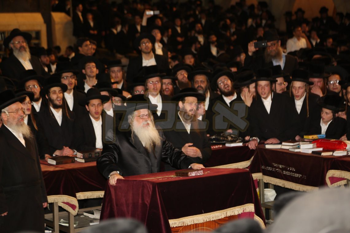 בילדער און ווידעאו: תשעה באב תשע"ט ביי כ"ק אדמו"ר מנדבורנה ירושלים שליט"א