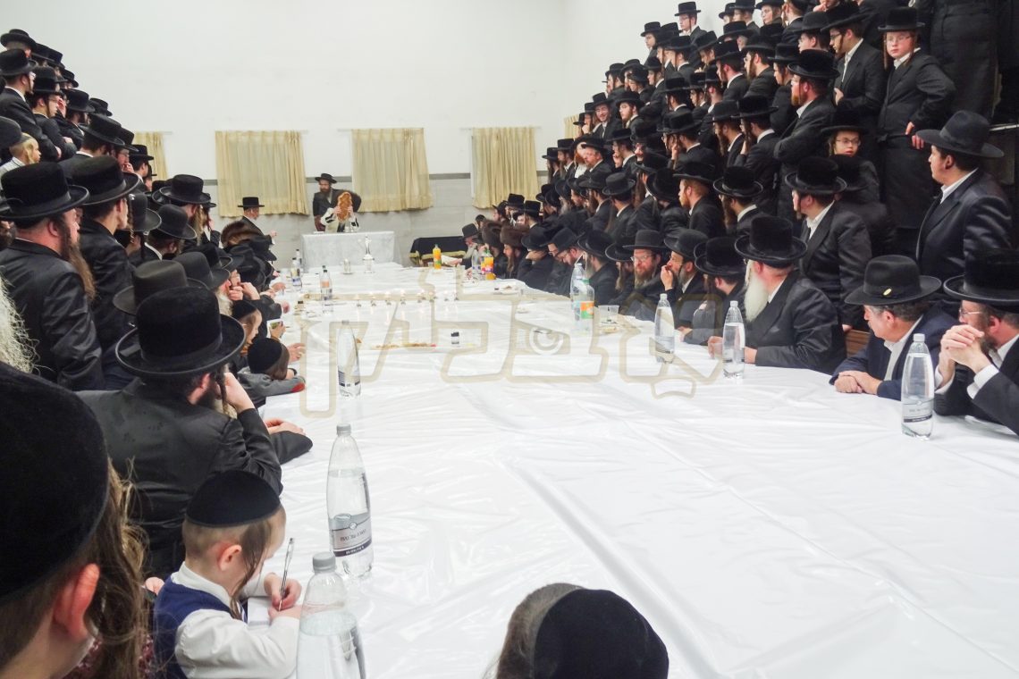 חנוכה ביי כ"ק אדמו"ר מנדבורנה ירושלים שליט"א