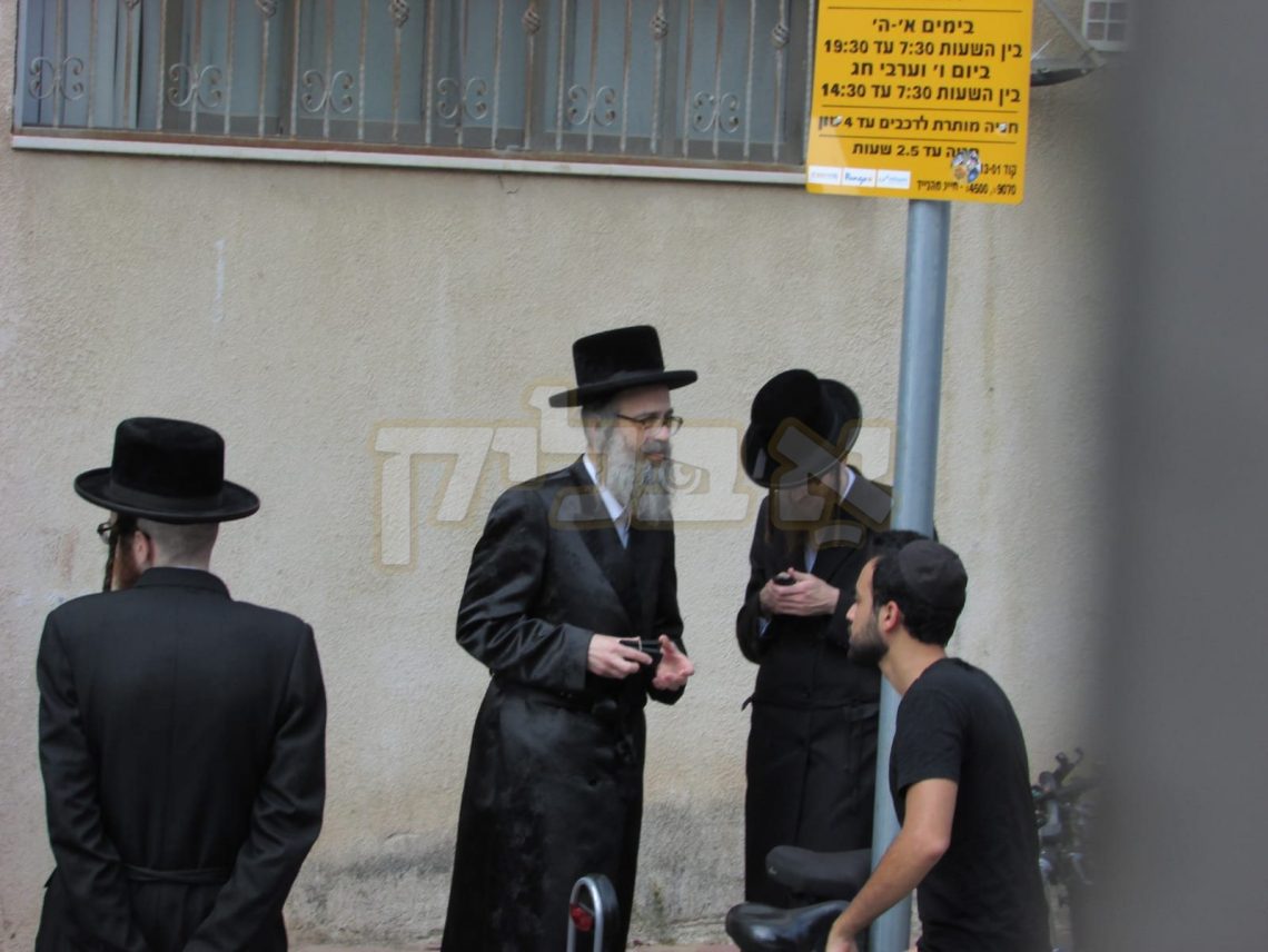 כ"ק אדמו"ר מוויזשניץ שליט"א פון קיימישא באזוכט ביי כ"ק אדמו"ר מטשערנאביל שליט"א