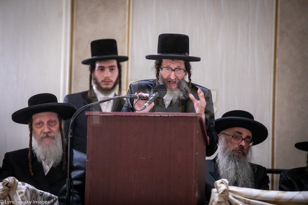 עצרת הספד והתעוררות צו די פטירה פון כ"ק אדמו"ר הרה"ק מסקולען זצ"ל אין בארא פארק-בילדער: אחים לענטשעווסקי