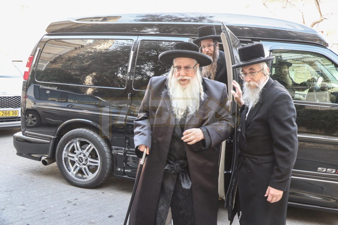 אדמורי"ם קומען אן צום אסיפה פון מועצת גדולי התורה