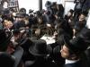 אדמורים ורבנים ביים מנחם אבל זיין כ"ק ראב"ד ירושלים שליט"א נאך די פטירה פון אחיו הגאון רבי דוב זצ"ל