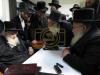 אדמורים ורבנים ביים מנחם אבל זיין כ"ק ראב"ד ירושלים שליט"א נאך די פטירה פון אחיו הגאון רבי דוב זצ"ל