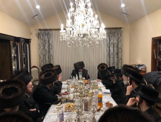 Main image for כ"ק הגה"צ אב"ד סאטמאר י"ם ביי של"ס אין שטוב פון הנגיד הרה"ח ר' אביגדור עסטרייכטער הי"ו אין שיכון סקווירא
