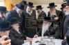 כ"ק אדמו"ר מצאנז שליט"א באזוכט ביי זקני חסידי צאנז אין מאנסי 