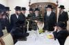 כ"ק אדמו"ר מצאנז שליט"א באזוכט ביי זקני חסידי צאנז אין מאנסי 
