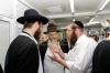 הגאון רבי בערל לאזאר שליט"א הויפט רב פון רוסלאנד ביים מצות באקן 