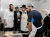 הגאון רבי בערל לאזאר שליט"א הויפט רב פון רוסלאנד ביים מצות באקן 