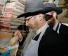 הגאון רבי בערל לאזאר שליט"א הויפט רב פון רוסלאנד ביים מצות באקן 