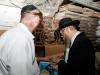 הגאון רבי בערל לאזאר שליט"א הויפט רב פון רוסלאנד ביים מצות באקן 
