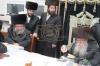 הגאון רבי דניאל אלתר שליט"א זוהן פון הגה"ק בעל פני מנחם מגור זצ"ל באטייליגט זיך ביים מלוה מלכה ביי כ"ק אדמו"ר מפשעווארסק שליט"א מוצש"ק