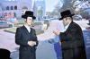 סעודת ראש חודש בהשתתפות כ"ק אדמו"ר מסקווירא שליט"א מיט נגידים וועלעכע האבן תורם געווען גרעסערע סכומים לטובת די אויפבוי פון ביהמ"ד הגדול סקווירא בילדער משה גאלדשיין 