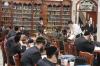 הונדערטער בחורים און אינגעלייט ביים לערנען שובבי"ם פארטאגס אין ביהמ"ד הגדול ד'סאטאמר אין ב"פ 