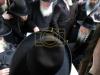 כ"ק אדמו"ר מגור שליט"א ביים מנחם אבל זיין כ"ק ראב"ד ירושלים שליט"א נאך די פטירה פון אחיו הגאון רבי דוב זצ"ל