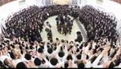 Main image for Hacnosas sefer torah in satmar bnei brak