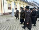 Full gallery of the Pupa Rebbi's trip to mekomois hakodesh 