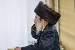Full gallery of the Pupa Rebbi's trip to mekomois hakodesh 