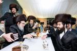 Full gallery of the Pupa Rebbi's trip to mekomois hakodesh 