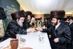 Full gallery of the Pupa Rebbi's trip to mekomois hakodesh 