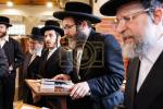 Full gallery of the Pupa Rebbi's trip to mekomois hakodesh 