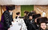 Full gallery of the Pupa Rebbi's trip to mekomois hakodesh 