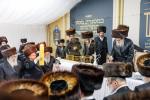 Full gallery of the Pupa Rebbi's trip to mekomois hakodesh 