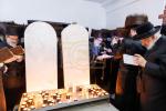 Full gallery of the Pupa Rebbi's trip to mekomois hakodesh 