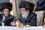 Full gallery of the Pupa Rebbi's trip to mekomois hakodesh 
