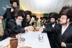 Full gallery of the Pupa Rebbi's trip to mekomois hakodesh 