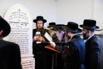 Full gallery of the Pupa Rebbi's trip to mekomois hakodesh 