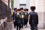 Full gallery of the Pupa Rebbi's trip to mekomois hakodesh 