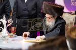 Full gallery of the Pupa Rebbi's trip to mekomois hakodesh 