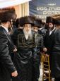 Full gallery of the Pupa Rebbi's trip to mekomois hakodesh 