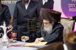 Full gallery of the Pupa Rebbi's trip to mekomois hakodesh 