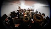 Full gallery of the Pupa Rebbi's trip to mekomois hakodesh 