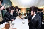 Full gallery of the Pupa Rebbi's trip to mekomois hakodesh 