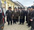 Full gallery of the Pupa Rebbi's trip to mekomois hakodesh 