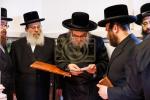 Full gallery of the Pupa Rebbi's trip to mekomois hakodesh 