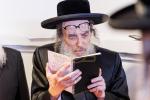 Full gallery of the Pupa Rebbi's trip to mekomois hakodesh 