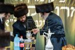 Full gallery of the Pupa Rebbi's trip to mekomois hakodesh 