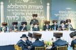 Full gallery of the Pupa Rebbi's trip to mekomois hakodesh 