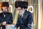 Full gallery of the Pupa Rebbi's trip to mekomois hakodesh 