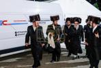 Full gallery of the Pupa Rebbi's trip to mekomois hakodesh 