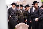 Full gallery of the Pupa Rebbi's trip to mekomois hakodesh 
