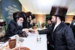 Full gallery of the Pupa Rebbi's trip to mekomois hakodesh 